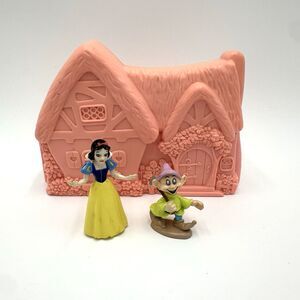 1993 Disney Mattel Snow White & 7 Dwarfs House Cottage Pink Vintage Dopey Figure